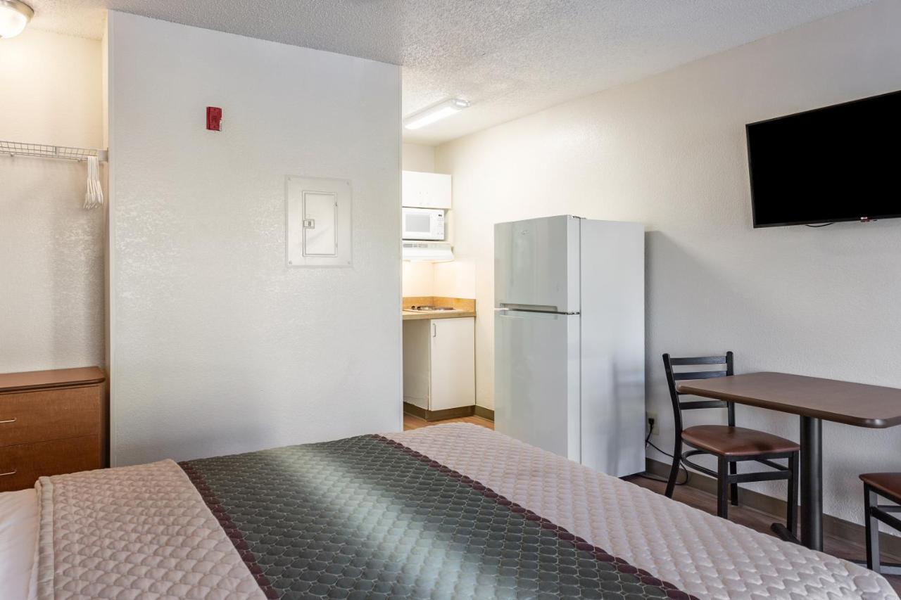 Hometowne Studios By Red Roof Nashville - Airport/Briley Pkwy Extérieur photo