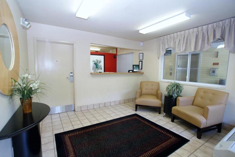 Hometowne Studios By Red Roof Nashville - Airport/Briley Pkwy Extérieur photo