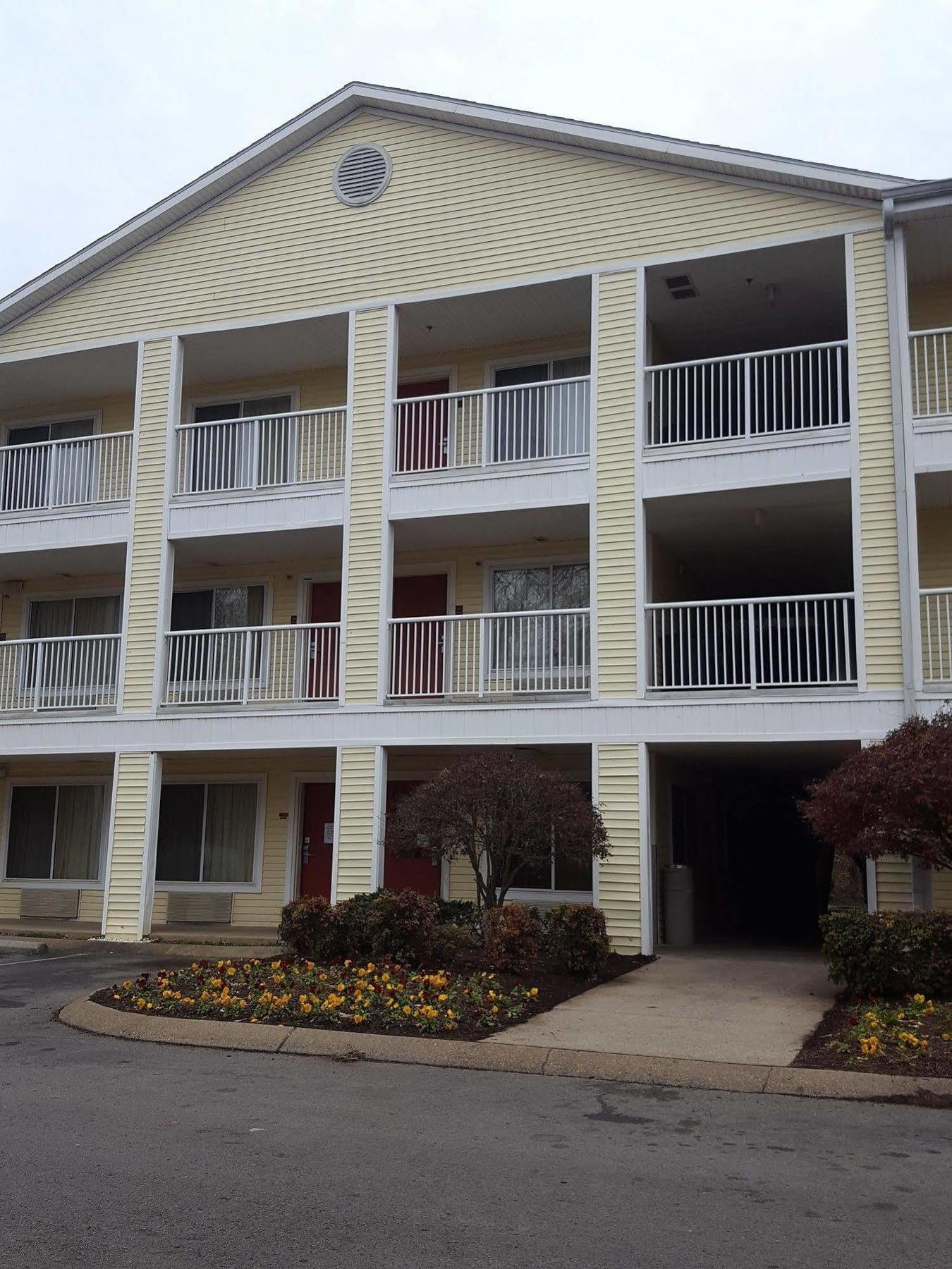 Hometowne Studios By Red Roof Nashville - Airport/Briley Pkwy Extérieur photo